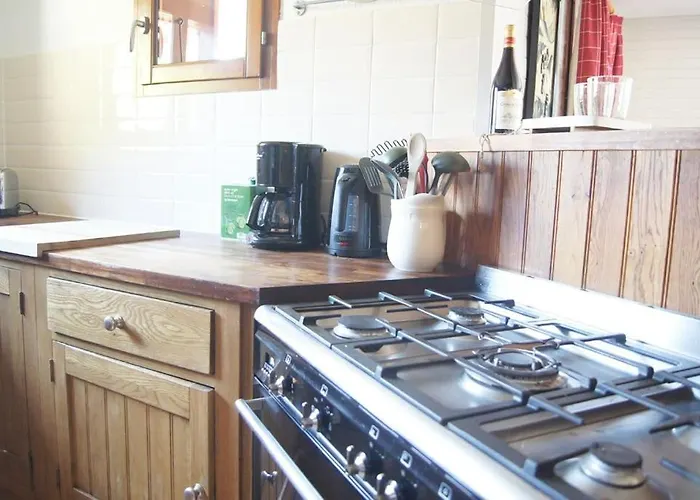 Chalet Letach - \'Great Bike Park Access\' Relax Around The Fire Pit, Mountain Retreat